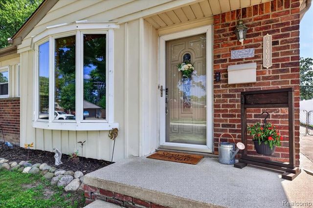 23002 Carolina Street, Saint Clair Shores, MI 48080