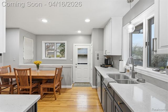 314 Debra Lane, Northville, MI 48167