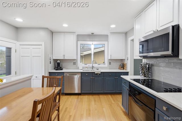 314 Debra Lane, Northville, MI 48167