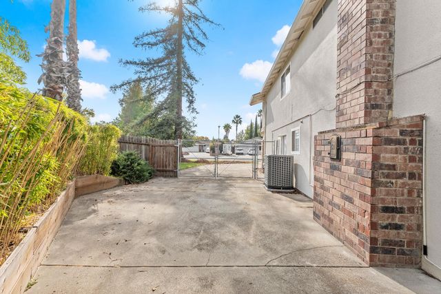 8129 S English Oak Way, Citrus Heights, CA 95610