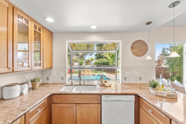 8129 S English Oak Way, Citrus Heights, CA 95610