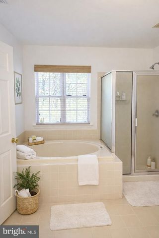 247 BRINLEY DR, Pennington, NJ 08534
