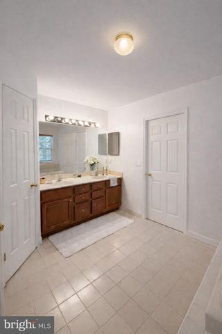 247 BRINLEY DR, Pennington, NJ 08534
