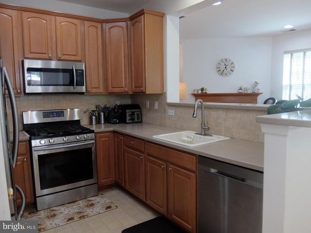 247 BRINLEY DR, Pennington, NJ 08534