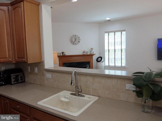 247 BRINLEY DR, Pennington, NJ 08534