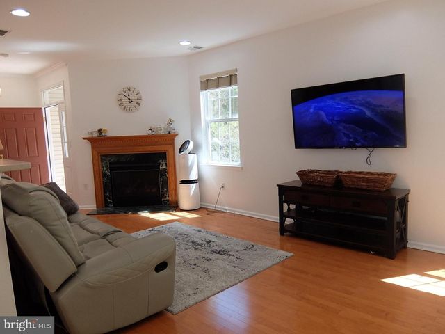 247 BRINLEY DR, Pennington, NJ 08534