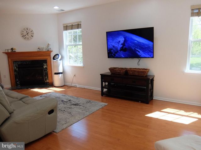 247 BRINLEY DR, Pennington, NJ 08534