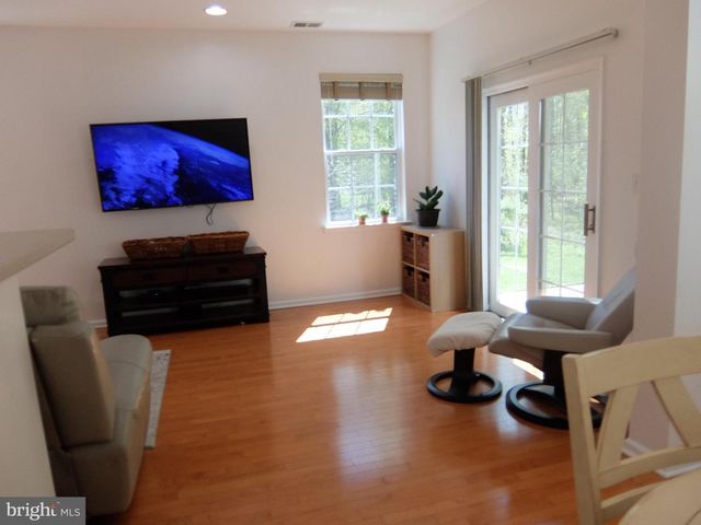 247 BRINLEY DR, Pennington, NJ 08534