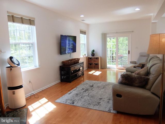 247 BRINLEY DR, Pennington, NJ 08534