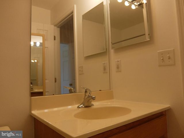 247 BRINLEY DR, Pennington, NJ 08534