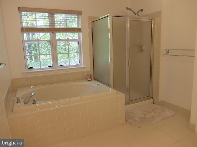247 BRINLEY DR, Pennington, NJ 08534