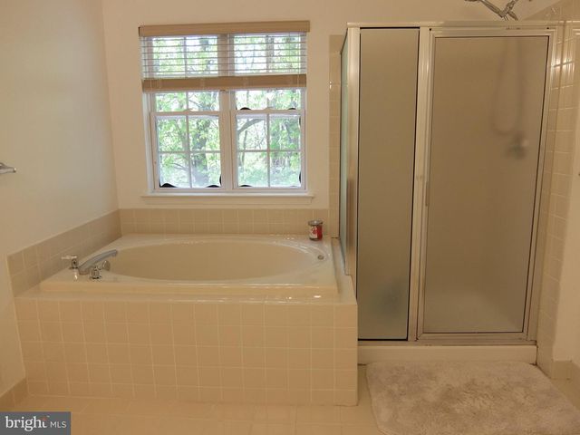247 BRINLEY DR, Pennington, NJ 08534