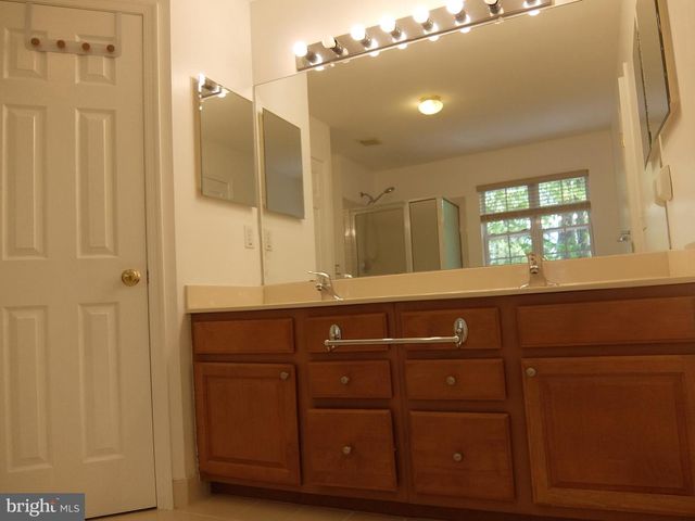 247 BRINLEY DR, Pennington, NJ 08534