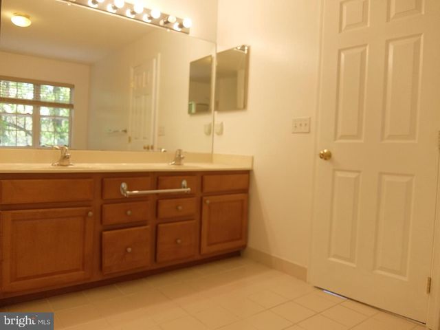 247 BRINLEY DR, Pennington, NJ 08534