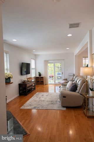 247 BRINLEY DR, Pennington, NJ 08534