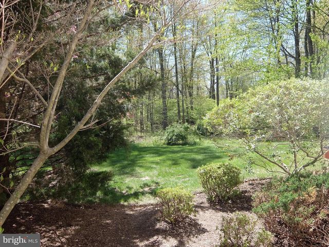 247 BRINLEY DR, Pennington, NJ 08534