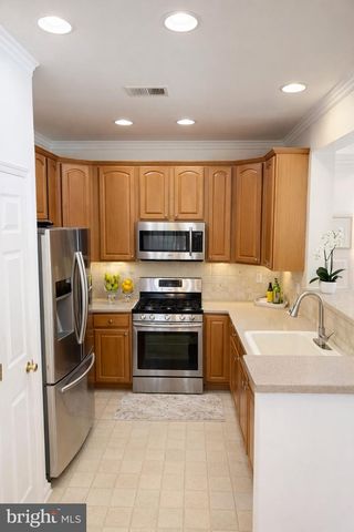 247 BRINLEY DR, Pennington, NJ 08534