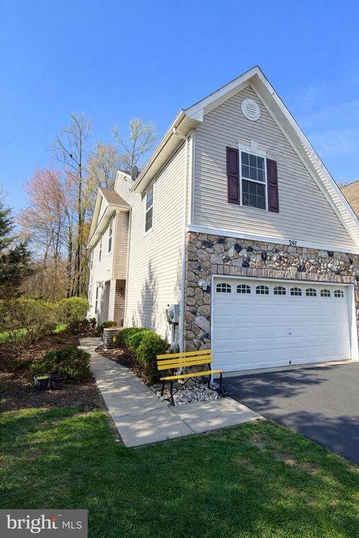 247 BRINLEY DR, Pennington, NJ 08534