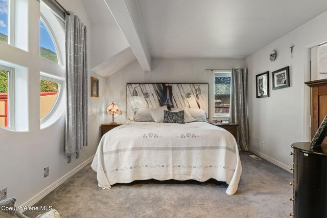 311 School Rd, Hope, ID 83836