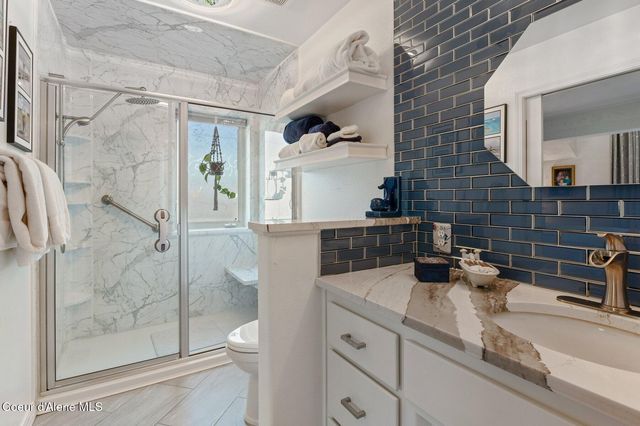 311 School Rd, Hope, ID 83836