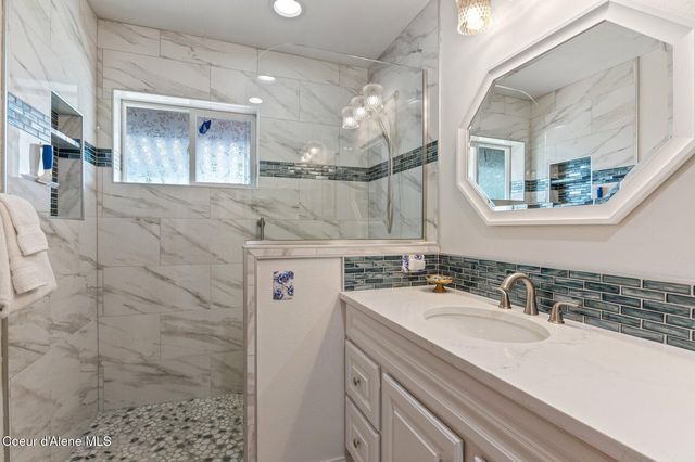 311 School Rd, Hope, ID 83836