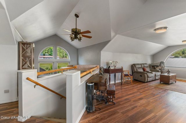 311 School Rd, Hope, ID 83836