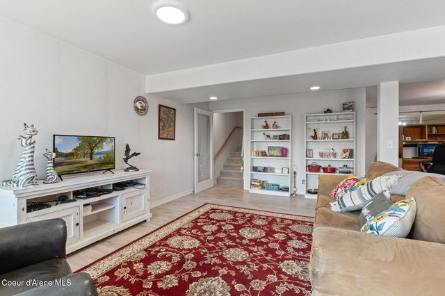 311 School Rd, Hope, ID 83836