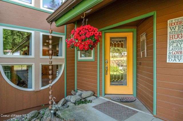 311 School Rd, Hope, ID 83836