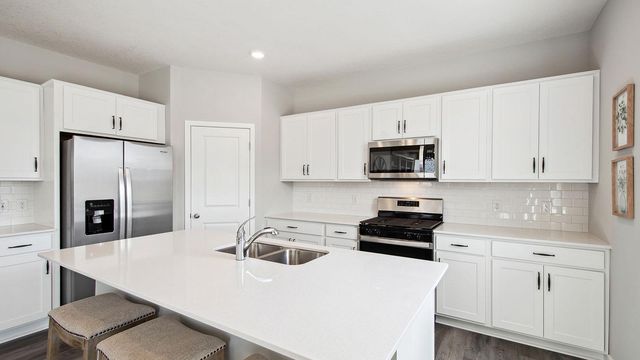 17058 Draper Way, Lakeville, MN 55044