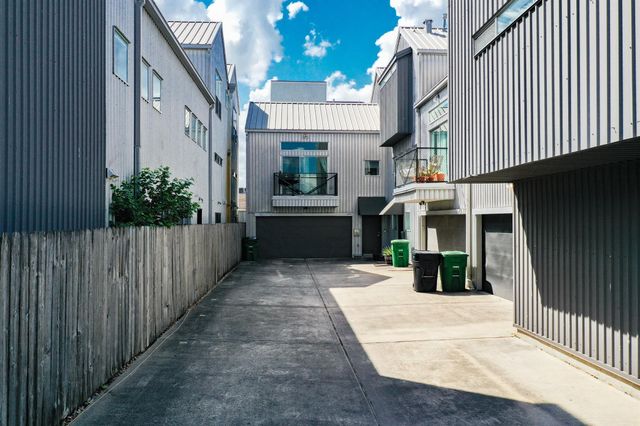 2614 Chenevert Street, Houston, TX 77004