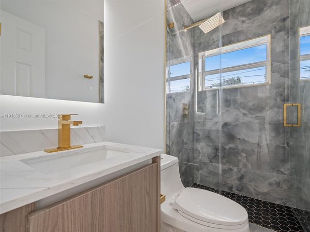 2764 NE 35th St, Fort Lauderdale, FL 33306