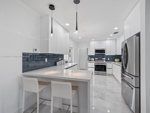 2764 NE 35th St, Fort Lauderdale, FL 33306