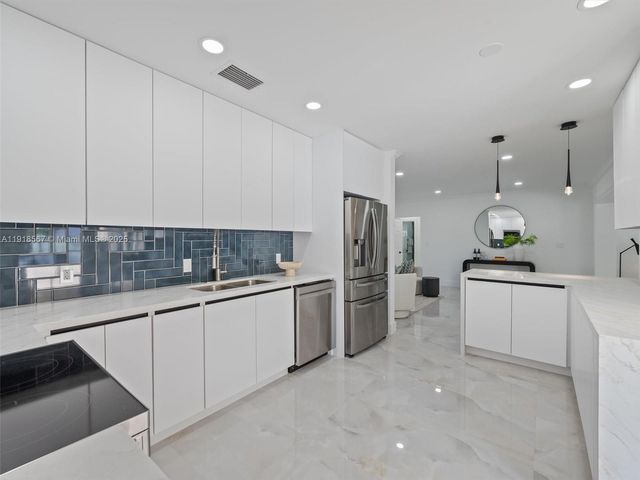 2764 NE 35th St, Fort Lauderdale, FL 33306