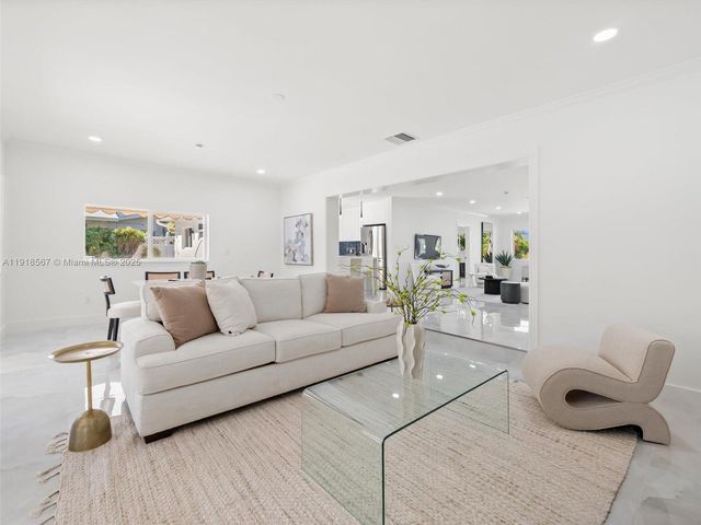 2764 NE 35th St, Fort Lauderdale, FL 33306