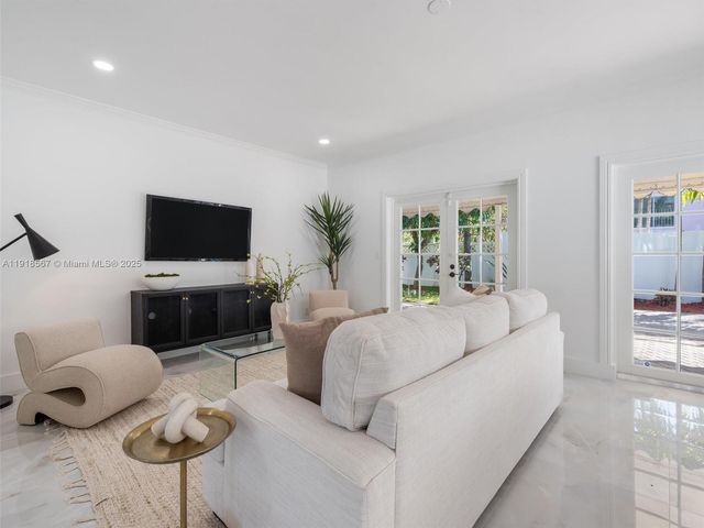 2764 NE 35th St, Fort Lauderdale, FL 33306