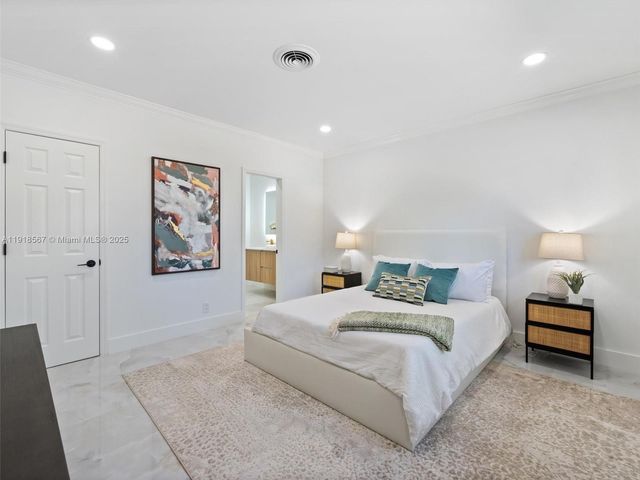 2764 NE 35th St, Fort Lauderdale, FL 33306