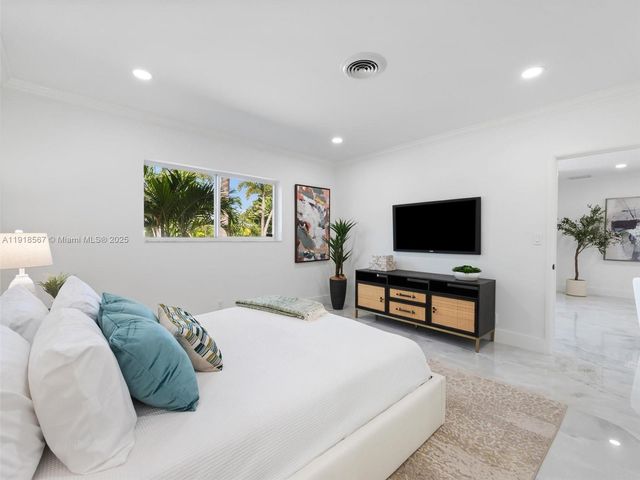 2764 NE 35th St, Fort Lauderdale, FL 33306