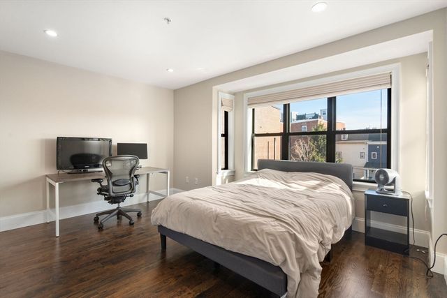 215 Athens St 4, Boston, MA 02127