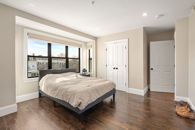 215 Athens St 4, Boston, MA 02127