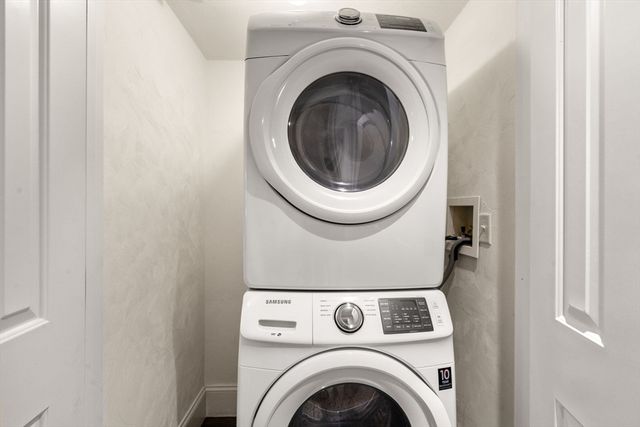 215 Athens St 4, Boston, MA 02127