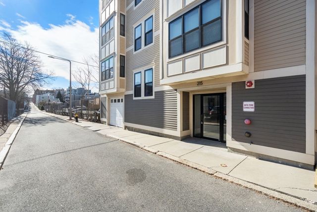 215 Athens St 4, Boston, MA 02127