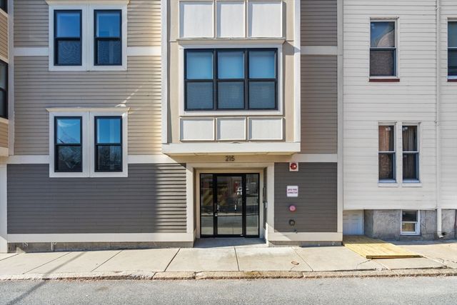 215 Athens St 4, Boston, MA 02127