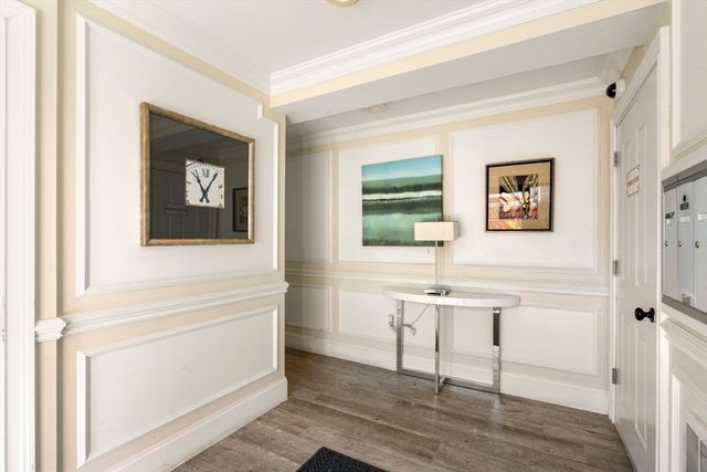 215 Athens St 4, Boston, MA 02127