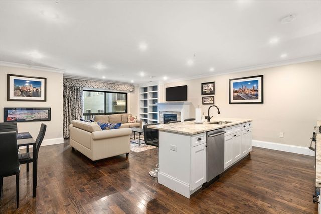 215 Athens St 4, Boston, MA 02127