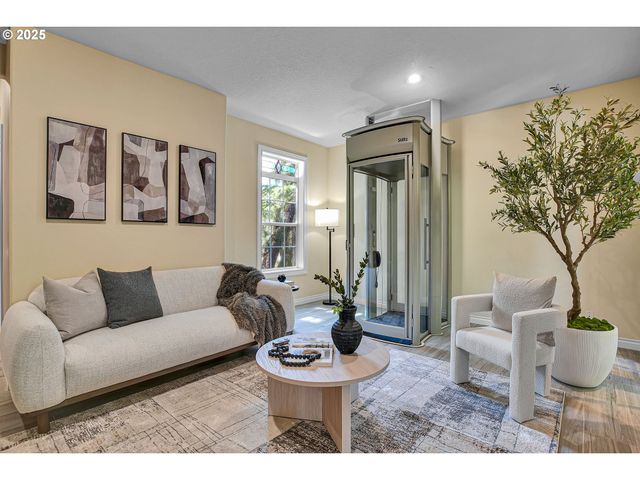 2672 Se VISTA Way, Gresham, OR 97080