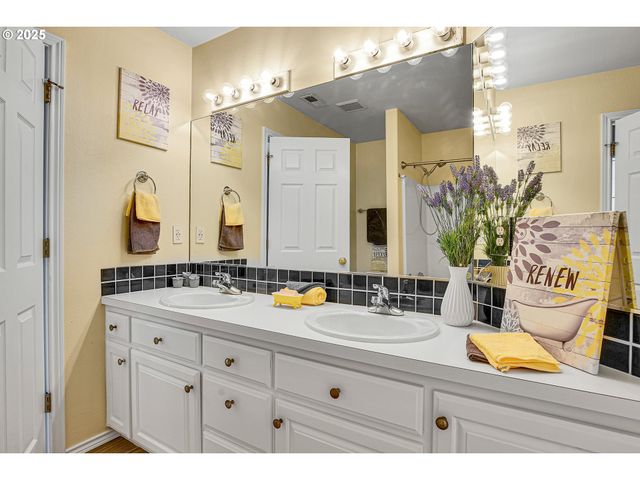 2672 Se VISTA Way, Gresham, OR 97080