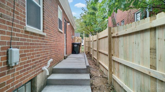 2034 Sundale Ave, North College Hill, OH 45239