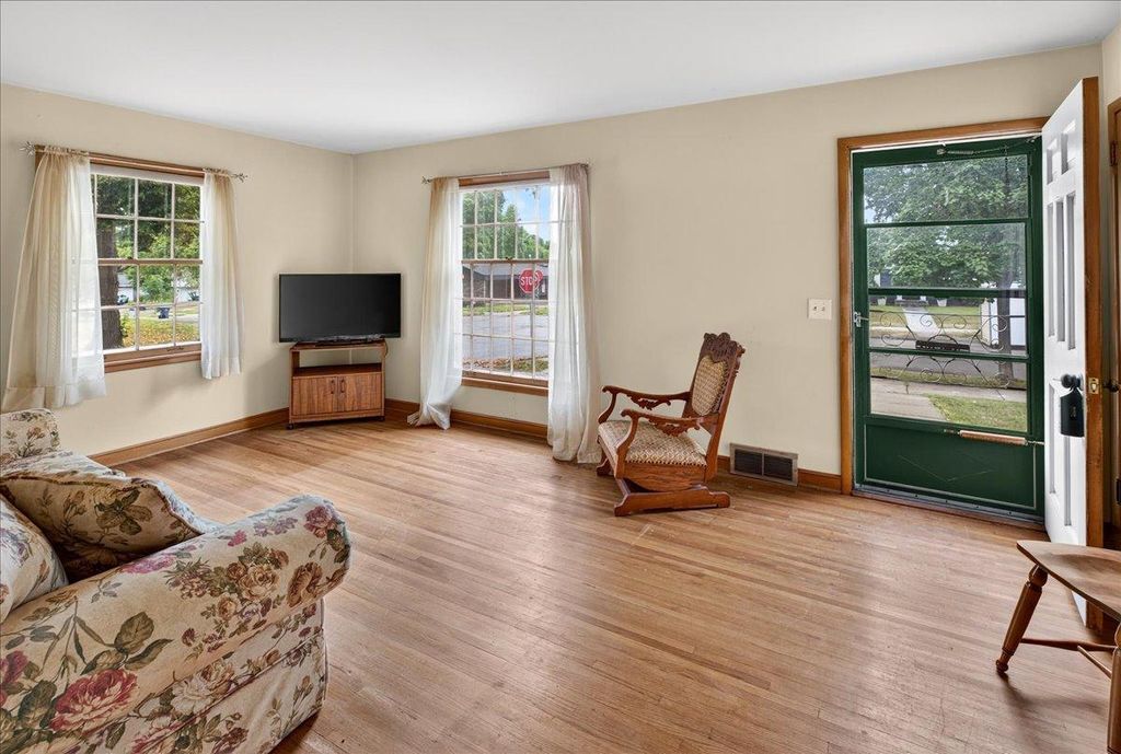 5900 Thomas Avenue S, Minneapolis, MN 55410 — exterior