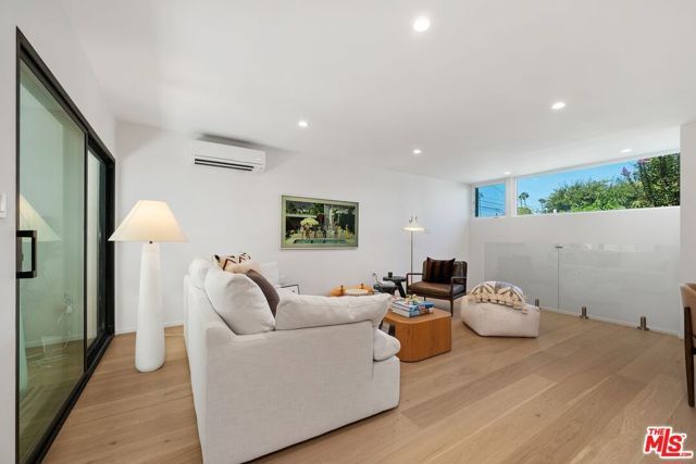 2233 4th Street 3, Santa Monica, CA 90405