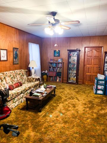345 S Lake St, Waskom, TX 75692